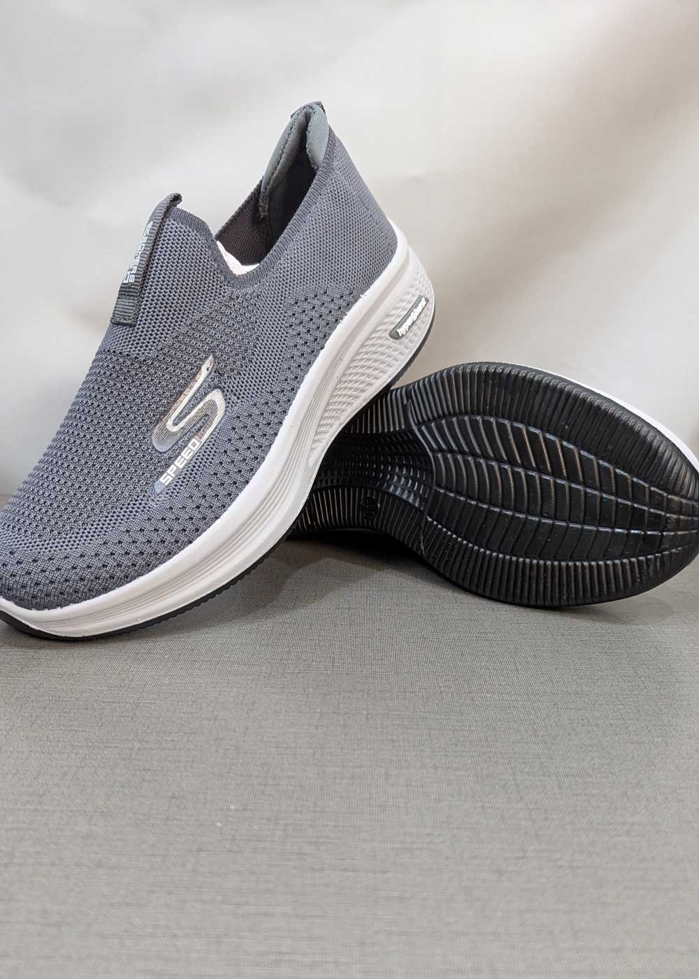 Lightweight Slip-On Mesh Walking Shoes - Image 3